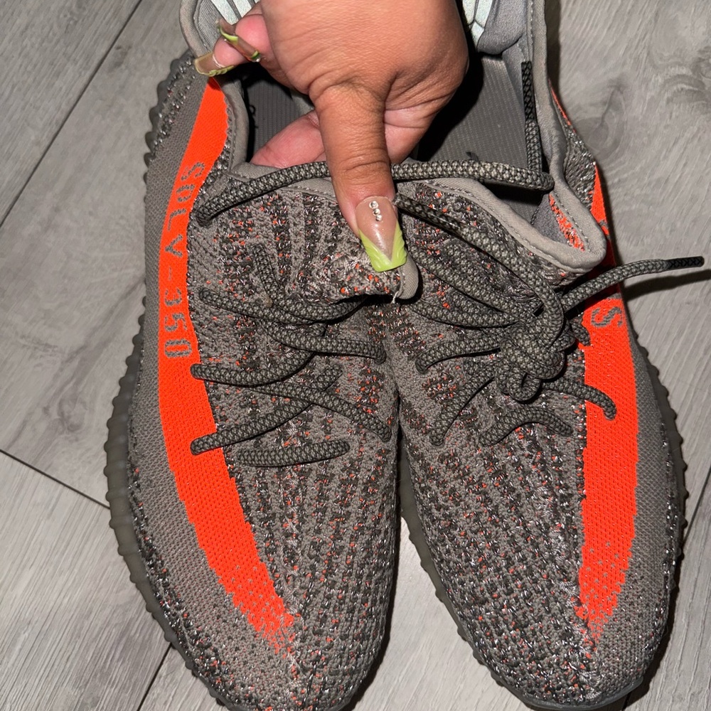 Yeezy Boost 350 V2 - Picture 2 of 5